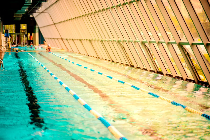 乐山成人混凝土钢结构游泳池项目